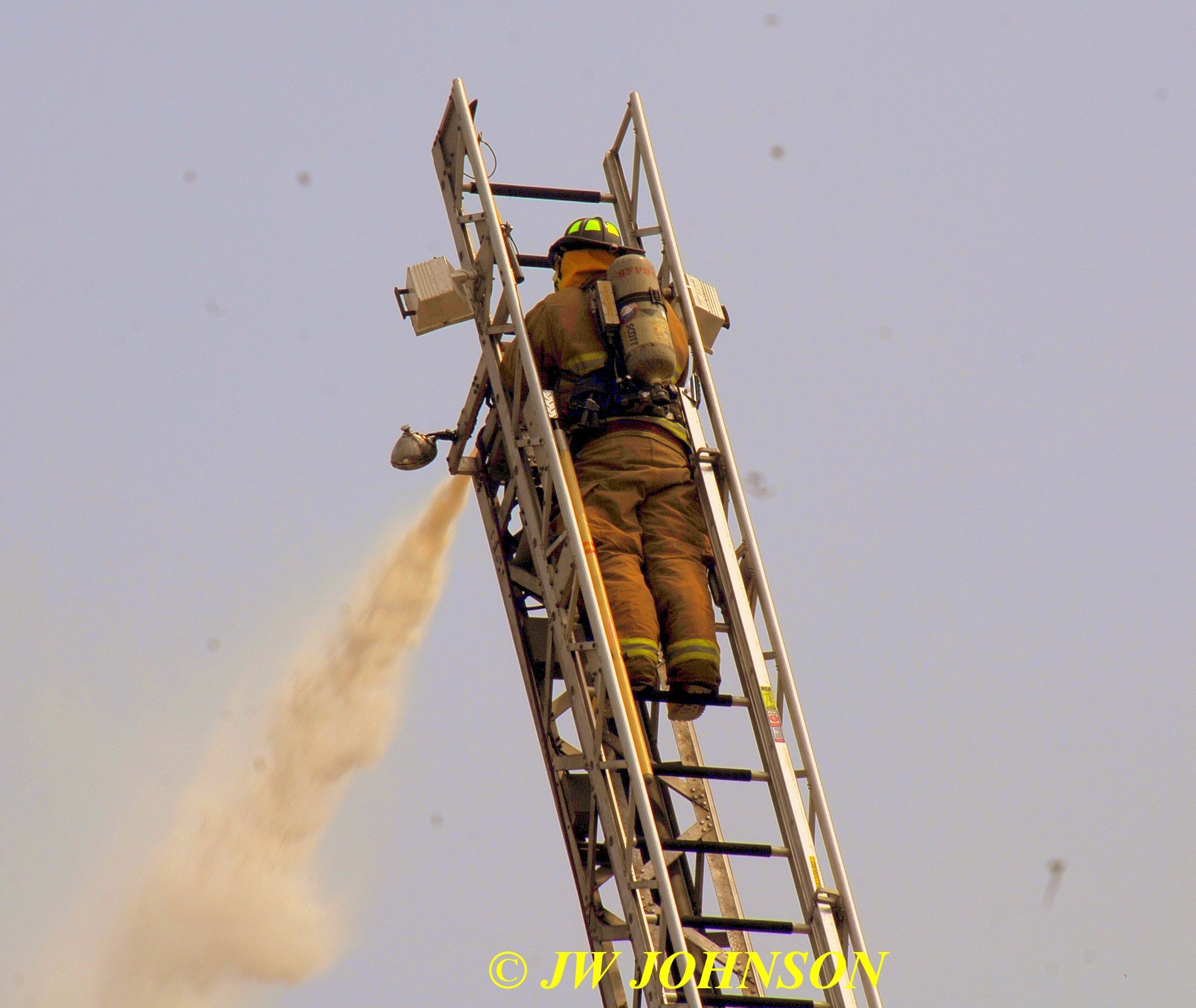 03-Shaun-Hinson-on-Ladder-Pipe.jpg